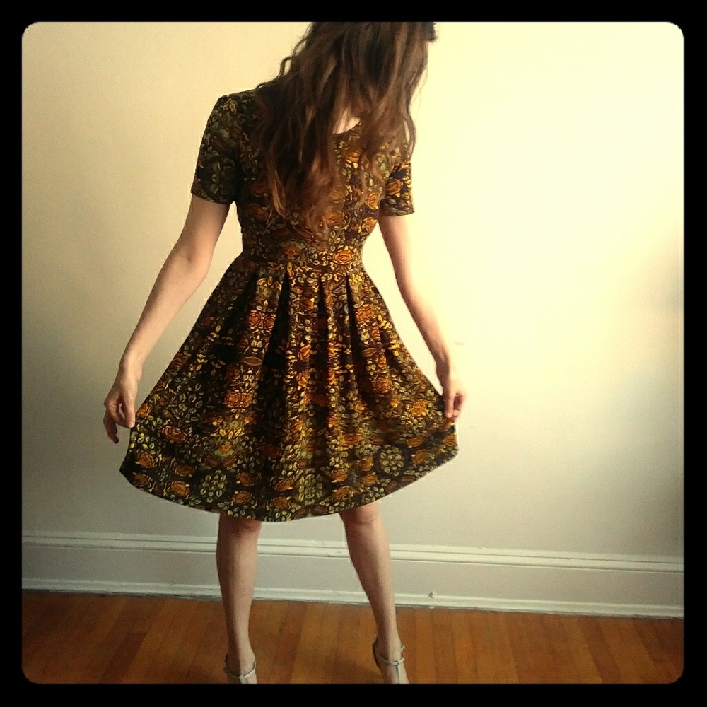 '60s inspired Lularoe Amelia Dress with Pockets